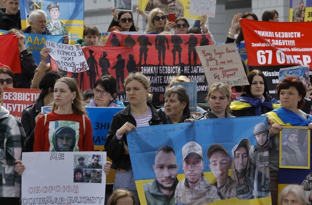 Pelo menos 37.000 ucranianos desaparecidos após dois anos de invasão russa