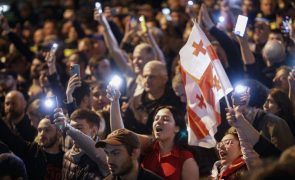 Milhares protestam em Tbilissi pelo terceiro dia consecutivo contra lei de agentes estrangeiros