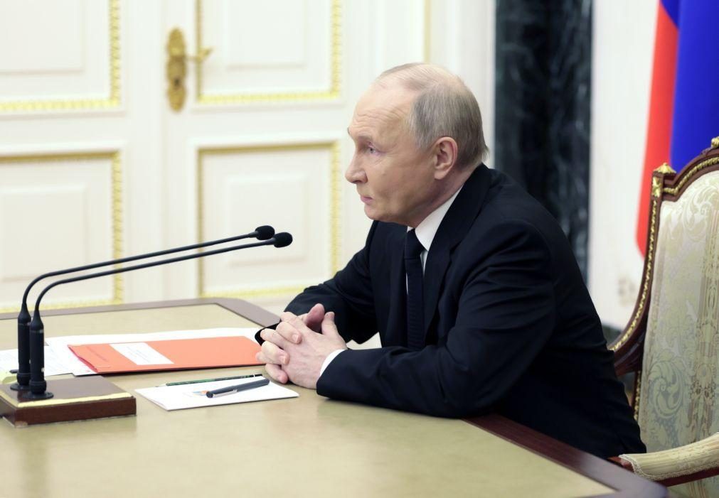 Putin apoia reeleição de líder da Crimeia após ataque ucraniano a aeródromo militar