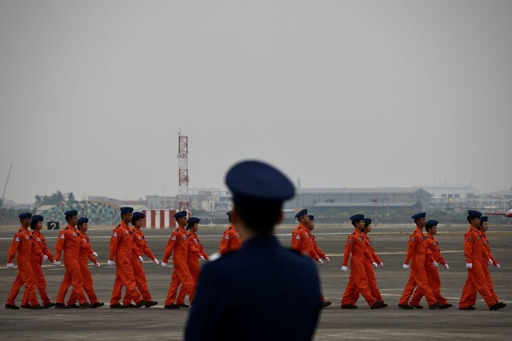 Taiwan deteta duas dezenas de caças chineses perto da ilha