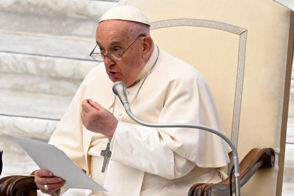 Papa pede para não se permanecer 