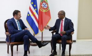 Primeiro-ministro chega a Cabo Verde para a primeira visita fora da Europa