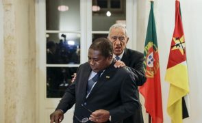 Presidentes de Portugal e Moçambique num fórum de negócios entre os dois países