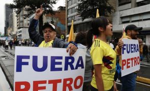 Dezenas de milhares manifestaram-se na Colômbia contra governo de Gustavo Petro