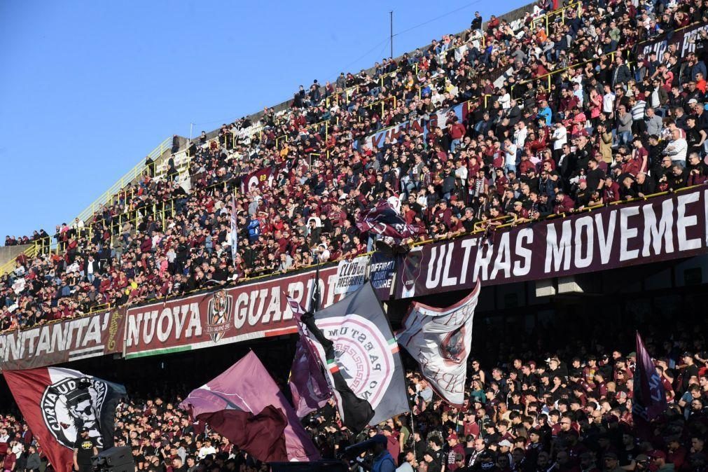 Dez polícias feridos em confrontos entre claques da Fiorentina e Salernitana