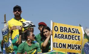 Musk acusa juiz brasileiro de ser contra a democracia em dia de manifestação em Copacabana