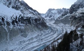 Glaciares dos Alpes perderam 10% do volume nos últimos dois anos