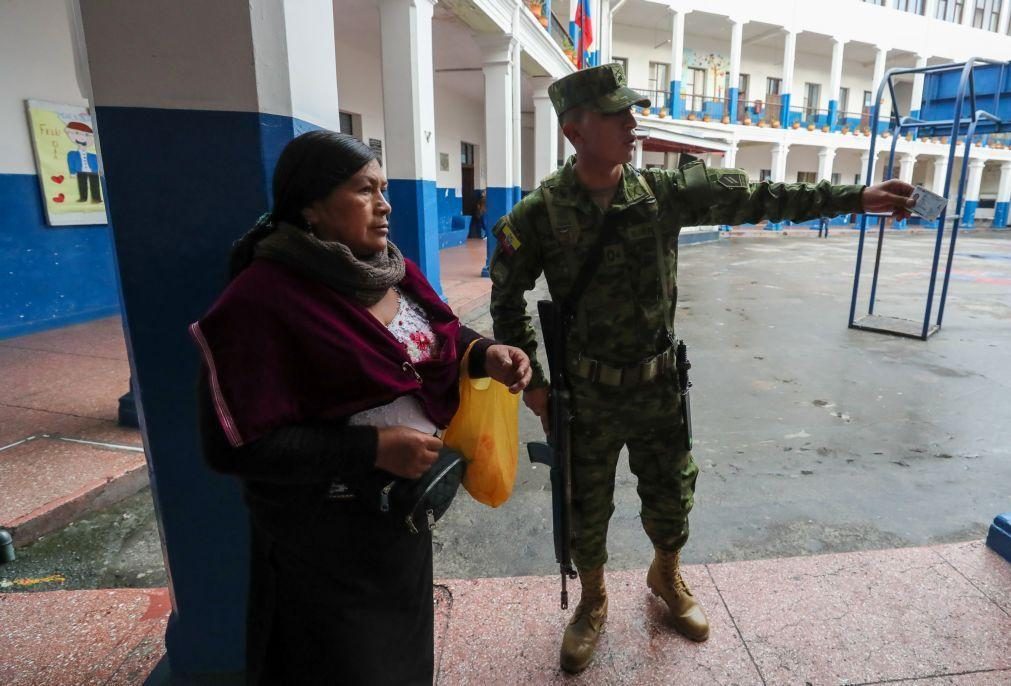 Exército do Equador reprime tentativa de motim numa prisão em dia de referendo
