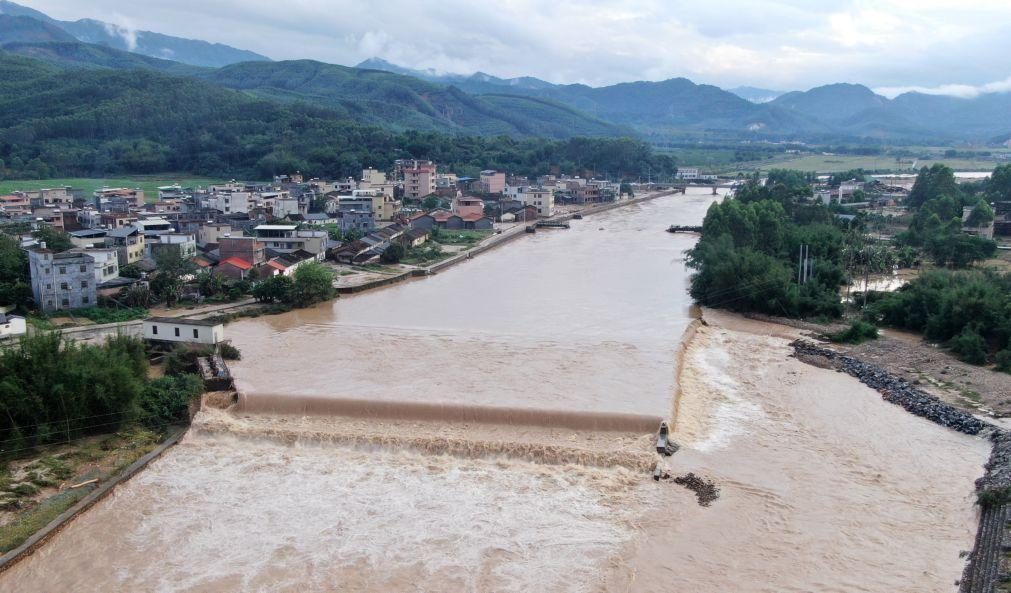 Pelo menos 11 pessoas desaparecidas no sul da China após fortes chuvas