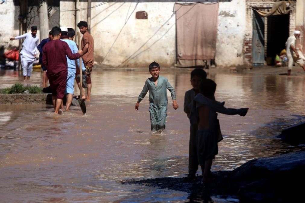 Unicef alerta sobre riscos para crianças do Paquistão devido à crise do clima