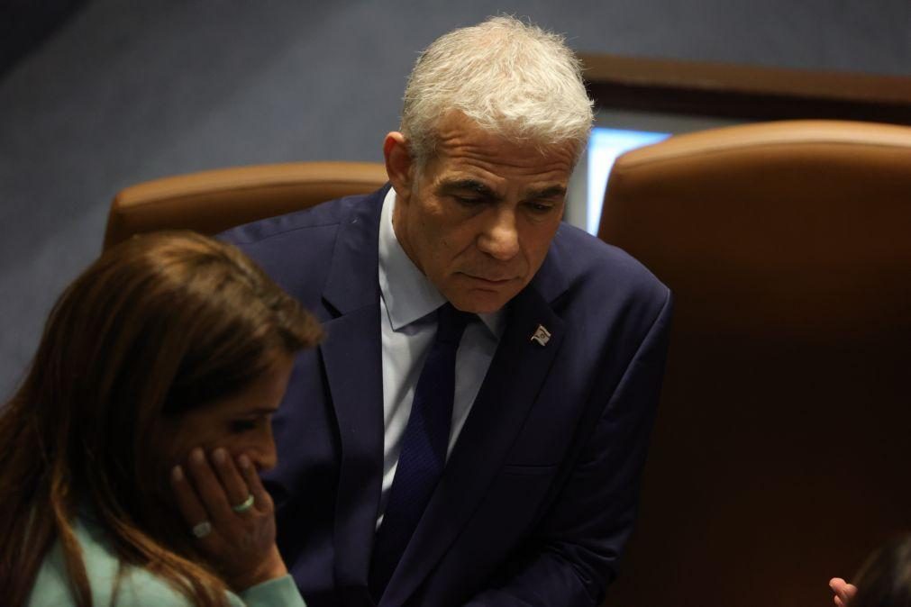 Líder da oposição israelita pede a PM Netanyahu que se demita