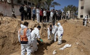 Autoridades de Gaza dizem que exumaram 200 corpos de vala comum