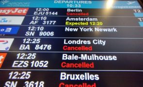 Milhares de voos cancelados em França devido à greve dos controladores de tráfego aéreo