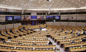 PE condena ataque do Irão a Israel e alerta para perigo de aumento da violência
