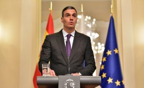 Partidos da 'geringonça' espanhola pedem a Sánchez para não se demitir