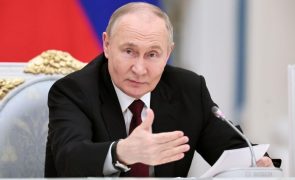 Putin anuncia que pretende fazer uma visita oficial à China em maio