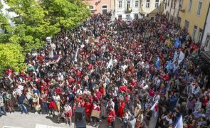 Mais de oito mil pessoas saem à rua pela democracia em Coimbra
