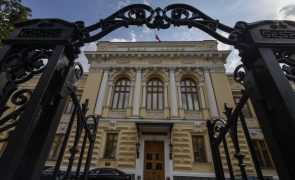 Banco Central da Rússia mantém taxa de juro em 16% pela terceira vez consecutiva