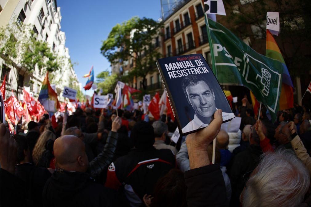 Milhares voltam a manifestar-se em Madrid para pedir a Sánchez que não se demita