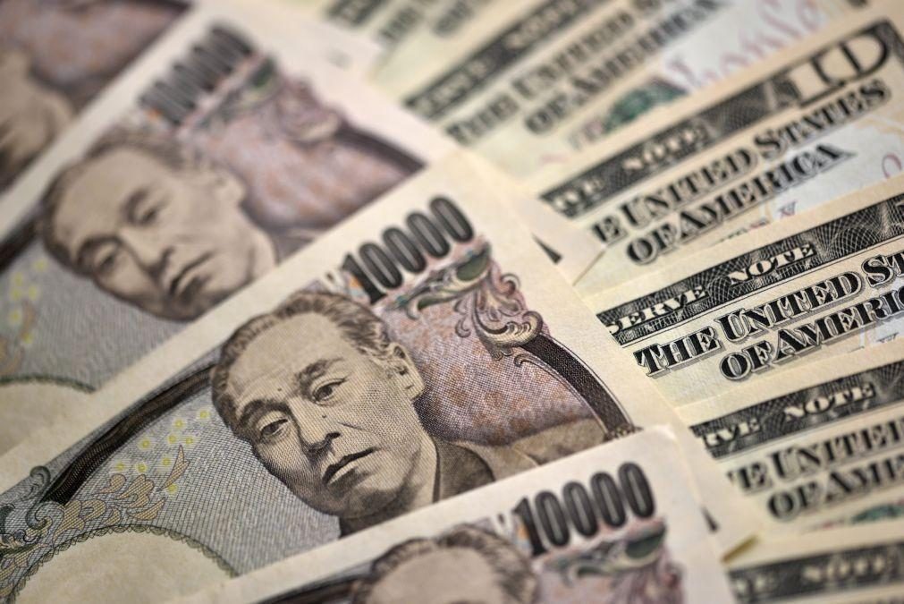 Dólar dos EUA ultrapassa pela primeira vez desde 1990 barreira dos 160 ienes