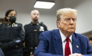 Trump multado por violar proibição do juiz de atacar testemunhas e jurados