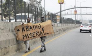 Governo angolano promete aprovar a curto prazo Salário Mínimo Nacional