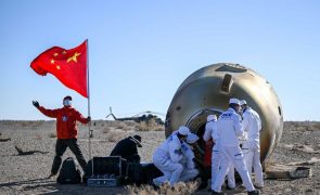 Astronautas chineses regressam à Terra após seis meses na estação espacial