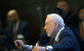Nobel Stiglitz classifica Intervenção policial nas universidades dos EUA como ameaça à liberdade académica