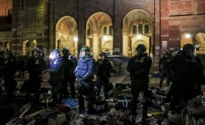 Detenções, lixo e desilusão no protesto pró-Palestina desmantelado pela polícia em UCLA