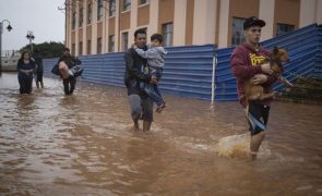 Chuvas torrenciais e cheias provocam 40 mortos no sul do Brasil