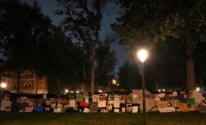 Polícia desmantela acampamento de estudantes na Universidade do Sul da Califórnia