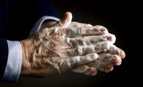 Portugal entre os países em que os profissionais de saúde mais lavam as mãos