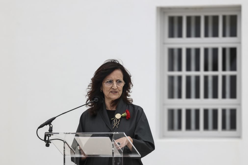 Ministra da Cultura vai ser ouvida no parlamento sobre devolução de arte a ex-colónias