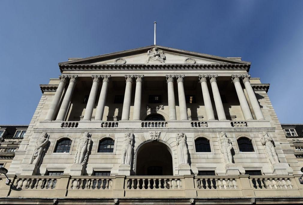 Banco de Inglaterra mantém taxa diretora em 5,25% um máximo em 16 anos