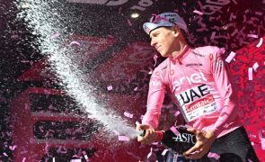 Pogacar vence 'crono' da sétima etapa e reforça liderança da geral no Giro