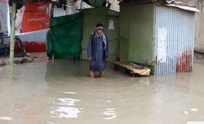 Número de mortos no Afeganistão devido a inundações repentinas sobe para 300