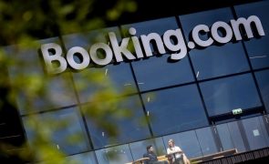 Bruxelas aplica lei dos mercados digitais à Booking e investiga se o deve fazer para o X