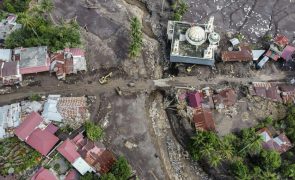 Novo balanço eleva para 50 mortos em inundações na Indonésia