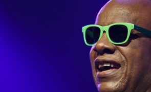 Cidadania ganesa atribuída a Stevie Wonder