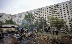 Zelensky cancela viagens ao exterior face à ofensiva russa em Kharkiv