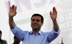 Selahattin Demirtas e outros políticos pró-curdos da Turquia condenados a pesadas penas de prisão
