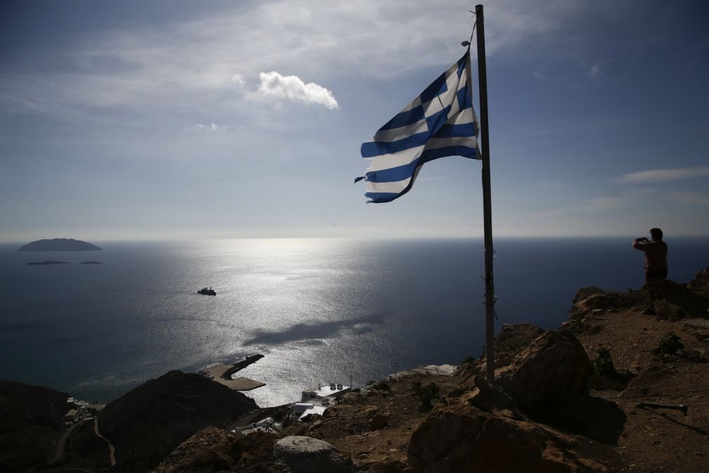 Grécia vai retirar milhares de migrantes das ilhas antes do inverno