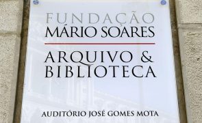 Investigadores de todo o mundo consultam arquivo de Cabral na Fundação Mário Soares