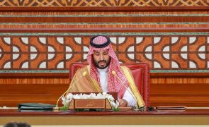 Príncipe herdeiro saudita adia visita ao Japão face a problemas de saúde do rei