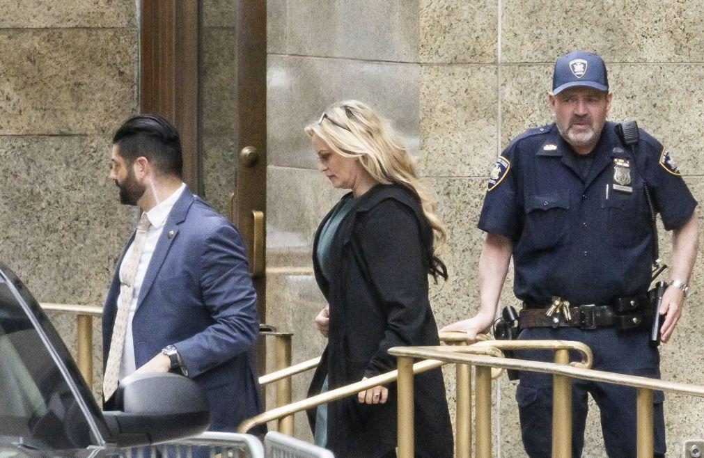 Ex-atriz porno Stormy Daniels pede prisão de Donald Trump