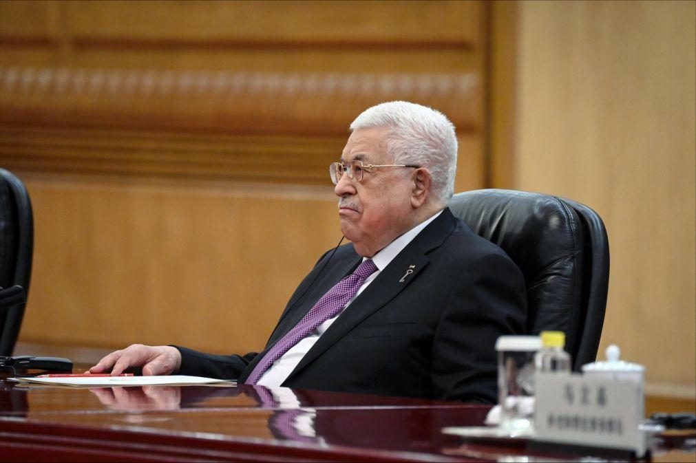 Abbas critica palavras de Khamenei destinadas a