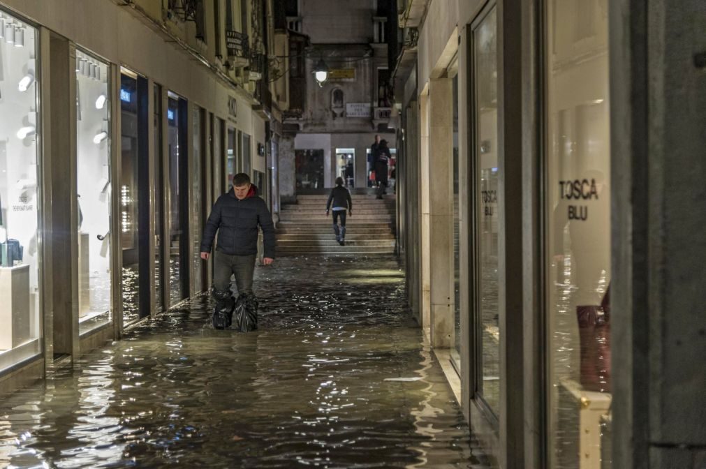 Cerca de 3.000 pessoas retiradas no norte de Itália devido às inundações