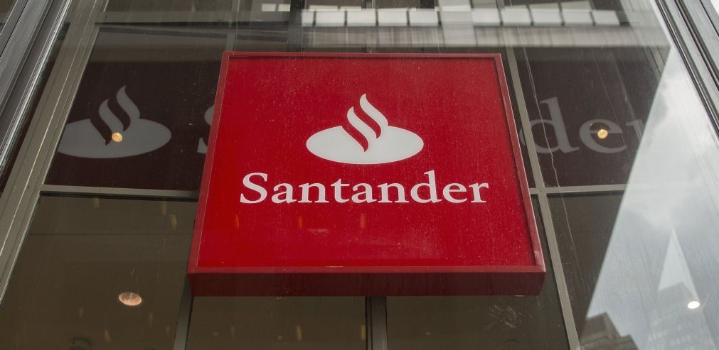 Santander suprime 1.100 postos de trabalho em Espanha com compra do Popular