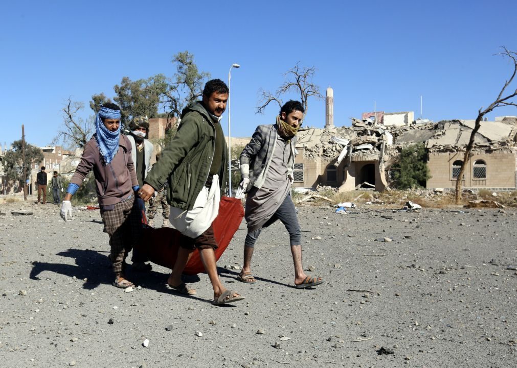 Ataques aéreos no Iémen fazem 30 mortos e dezenas de feridos