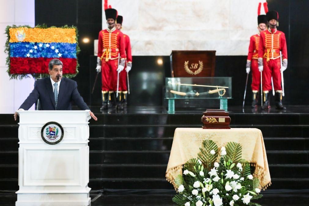 Maduro denuncia que